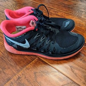 Nike Free Run Black/Coral 6.5Y